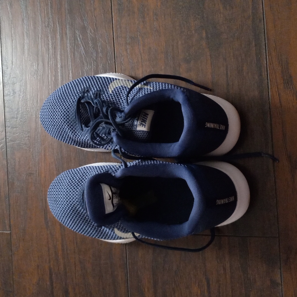 Size 8 blue n white Nike sneakers